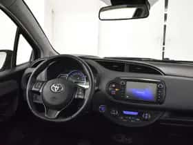 Toyota Yaris (2016) thumbnail 4