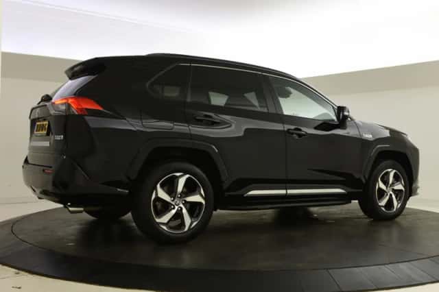 Toyota RAV4 (2022) thumbnail 2