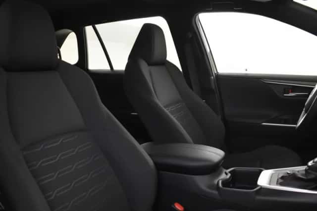 Toyota RAV4 (2022) thumbnail 3