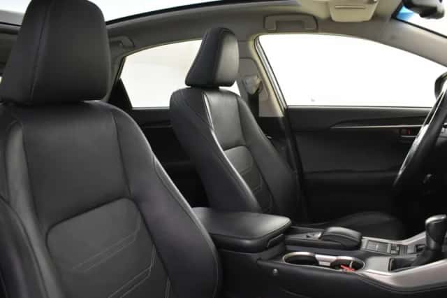 Lexus NX (2015) thumbnail 3