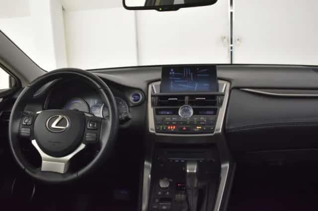 Lexus NX (2015) thumbnail 4