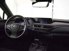 Lexus UX (2021) thumbnail 3