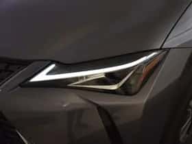 Lexus UX (2021) thumbnail 7