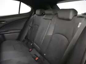 Lexus UX (2021) thumbnail 9
