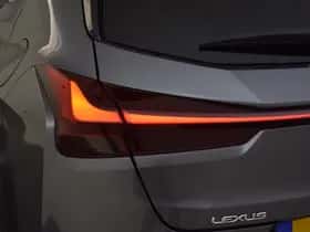 Lexus UX (2021) thumbnail 10