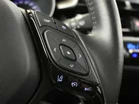 Toyota C-HR (2020) thumbnail 18