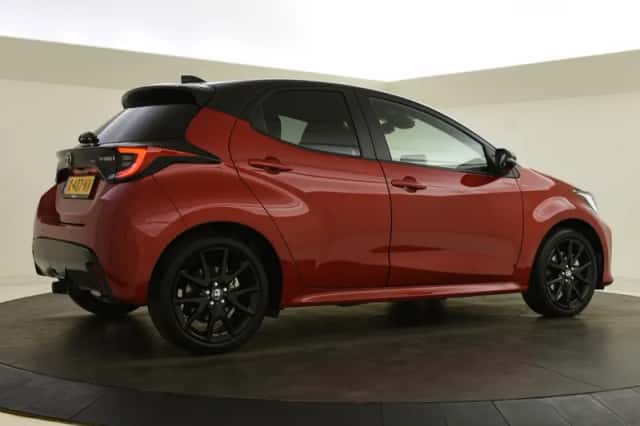 Toyota Yaris (2024) thumbnail 2