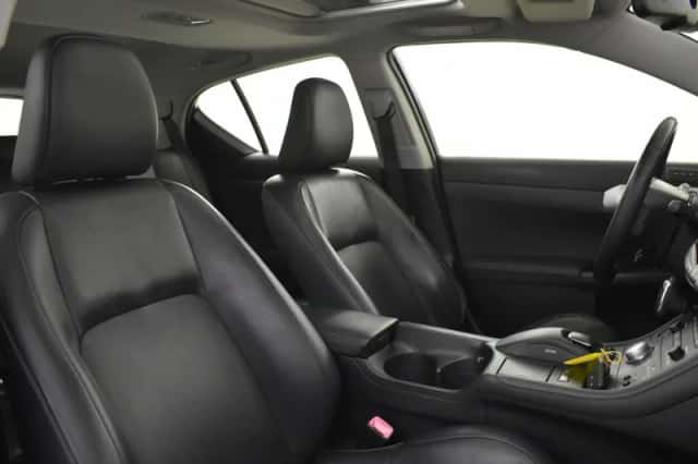 Lexus CT (2011) thumbnail 3