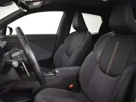 Lexus LBX (2024) thumbnail 11