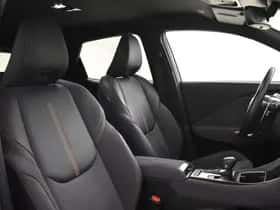 Lexus LBX (2024) thumbnail 3