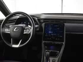 Lexus LBX (2024) thumbnail 4