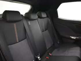 Lexus LBX (2024) thumbnail 32