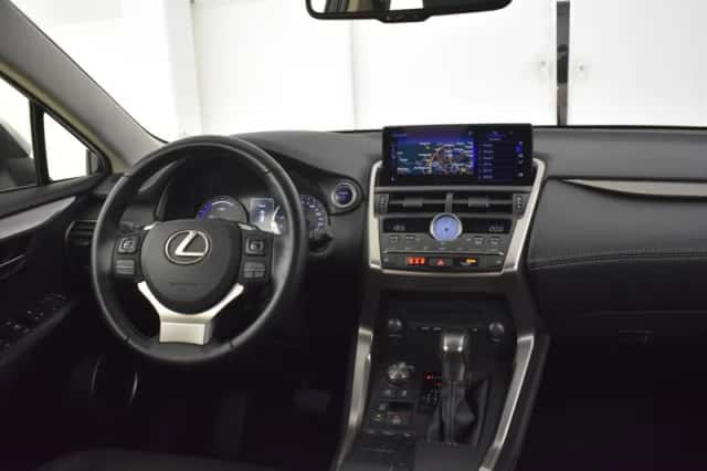Lexus NX (2018) thumbnail 4
