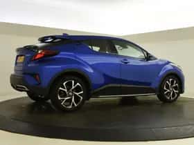 Toyota C-HR (2021) thumbnail 2