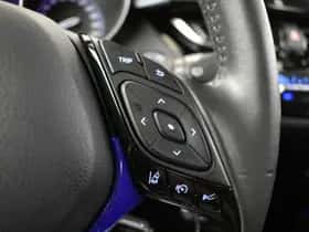Toyota C-HR (2021) thumbnail 18