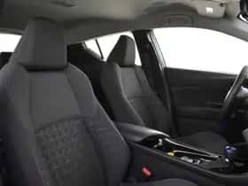 Toyota C-HR (2021) thumbnail 3