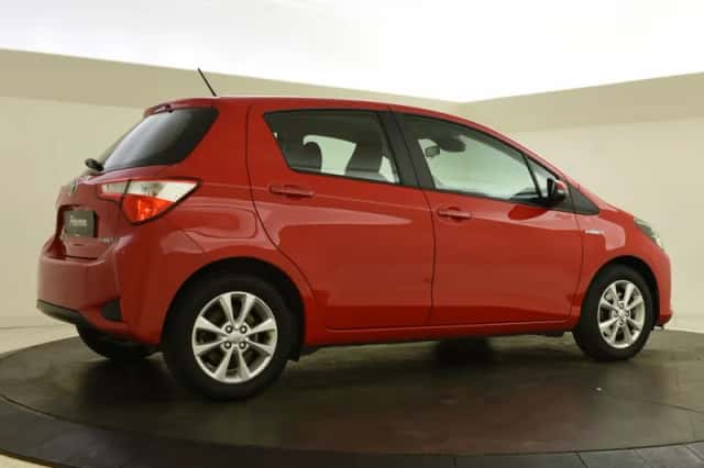 Toyota Yaris (2018) thumbnail 2