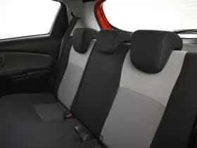 Toyota Yaris (2018) thumbnail 12