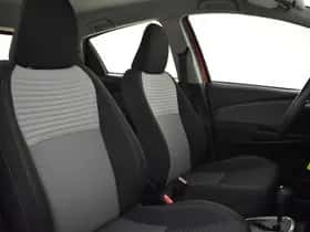Toyota Yaris (2018) thumbnail 3