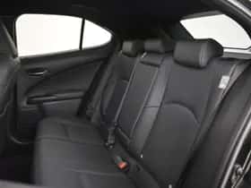 Lexus UX (2020) thumbnail 17
