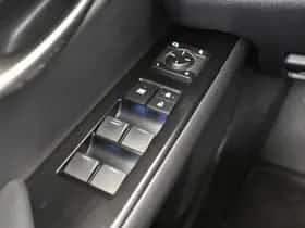 Lexus UX (2020) thumbnail 30