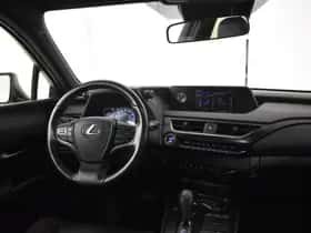 Lexus UX (2020) thumbnail 4