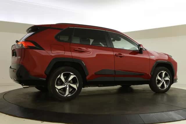 Toyota RAV4 (2022) thumbnail 2