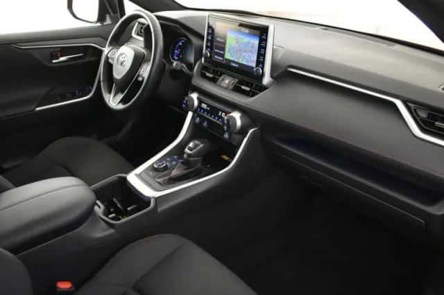 Toyota RAV4 (2022) thumbnail 3