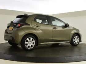 Toyota Yaris (2023) thumbnail 5