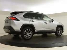 Toyota RAV4 (2022) thumbnail 2