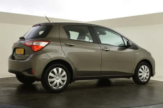 Toyota Yaris (2018) thumbnail 2