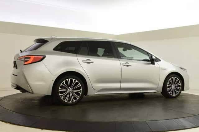 Toyota Corolla (2021) thumbnail 2