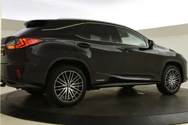 Lexus RX (2017) thumbnail 2