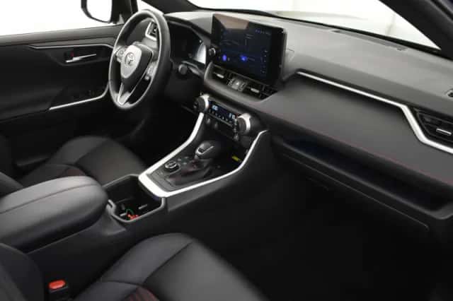 Toyota RAV4 (2023) thumbnail 3
