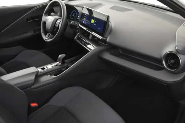 Toyota C-HR (2024) thumbnail 3