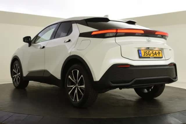 Toyota C-HR (2024) thumbnail 6