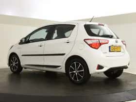 Toyota Yaris (2017) thumbnail 2