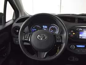 Toyota Yaris (2017) thumbnail 11