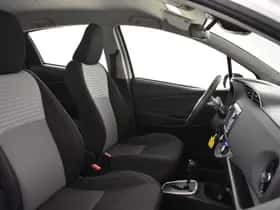 Toyota Yaris (2017) thumbnail 3