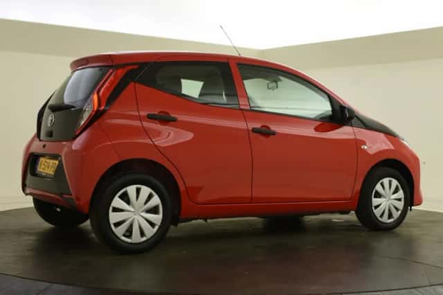 Toyota Aygo (2021) thumbnail 2