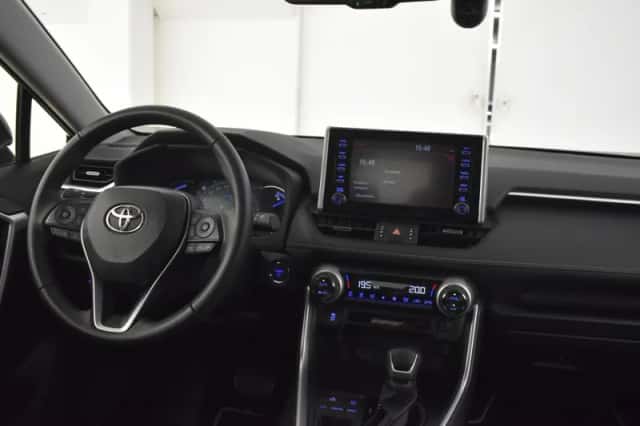 Toyota RAV4 (2023) thumbnail 3