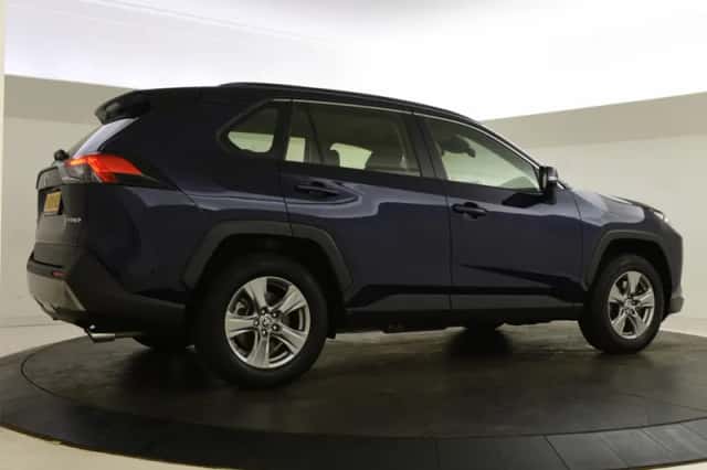 Toyota RAV4 (2023) thumbnail 5