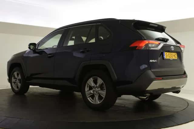 Toyota RAV4 (2023) thumbnail 6