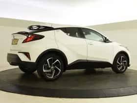 Toyota C-HR (2022) thumbnail 2