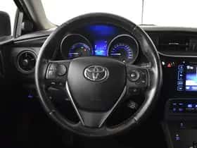 Toyota Auris (2015) thumbnail 11