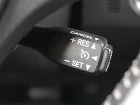 Toyota Auris (2015) thumbnail 16
