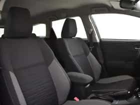Toyota Auris (2015) thumbnail 3