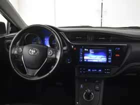 Toyota Auris (2015) thumbnail 4
