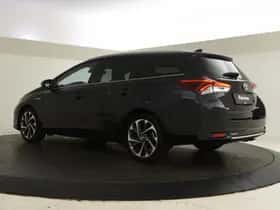 Toyota Auris (2015) thumbnail 6