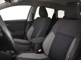 Toyota Auris (2015) thumbnail 9